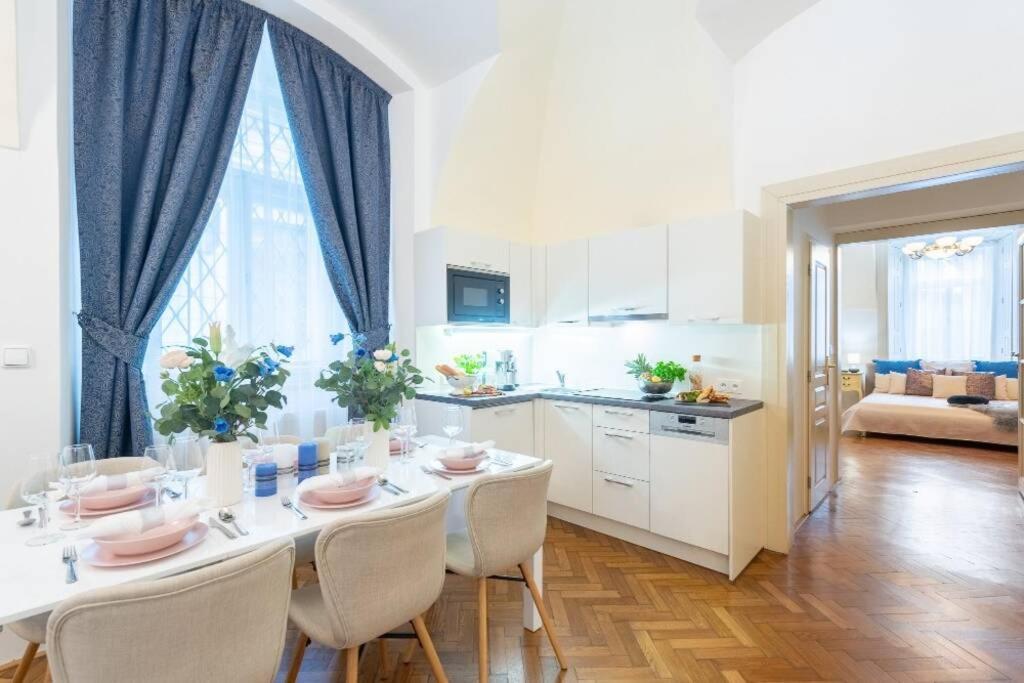 Rose Apartments / Romantic & Cozy / City Center Prague Exterior photo